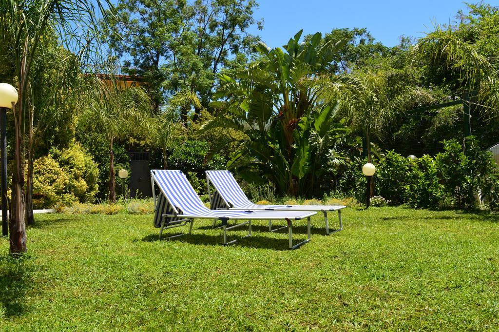 B&B Mondello Holiday ปาแลร์โม ภายนอก รูปภาพ
