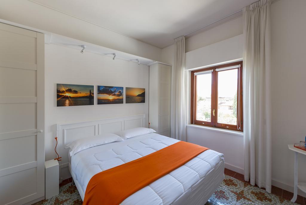 B&B Mondello Holiday ปาแลร์โม ภายนอก รูปภาพ